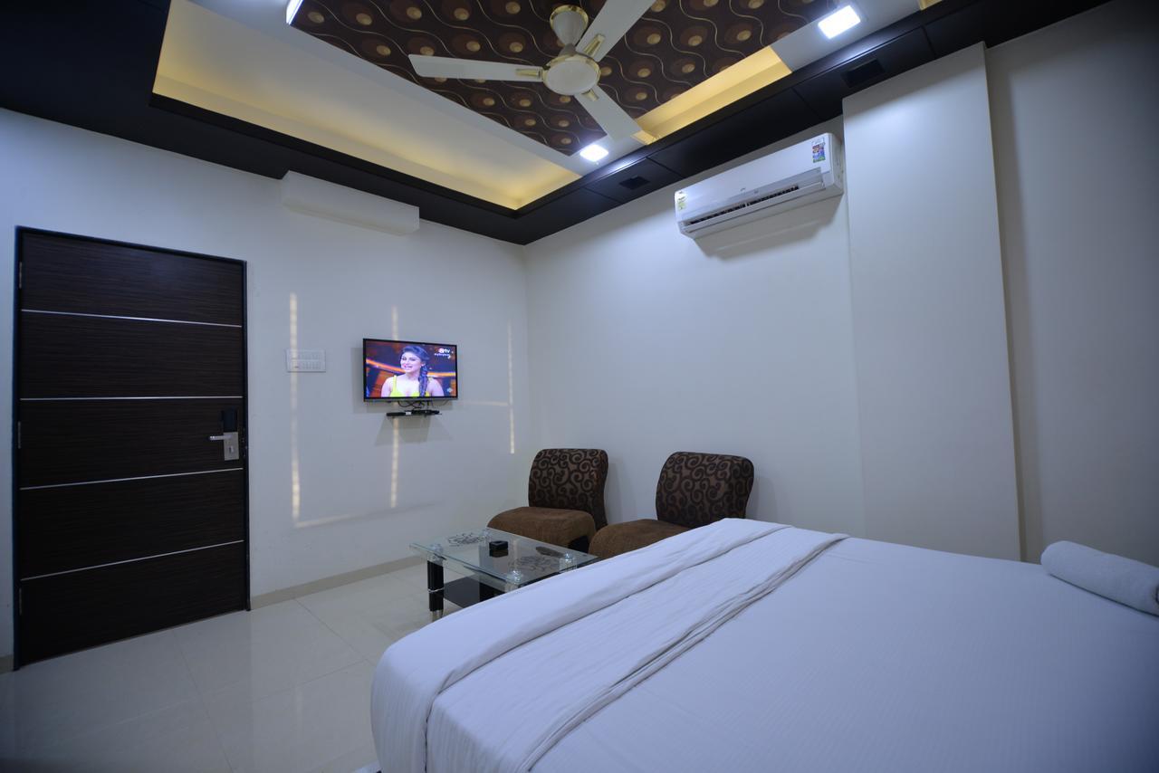 Hotel Radhe Krishna Solapur Exterior foto